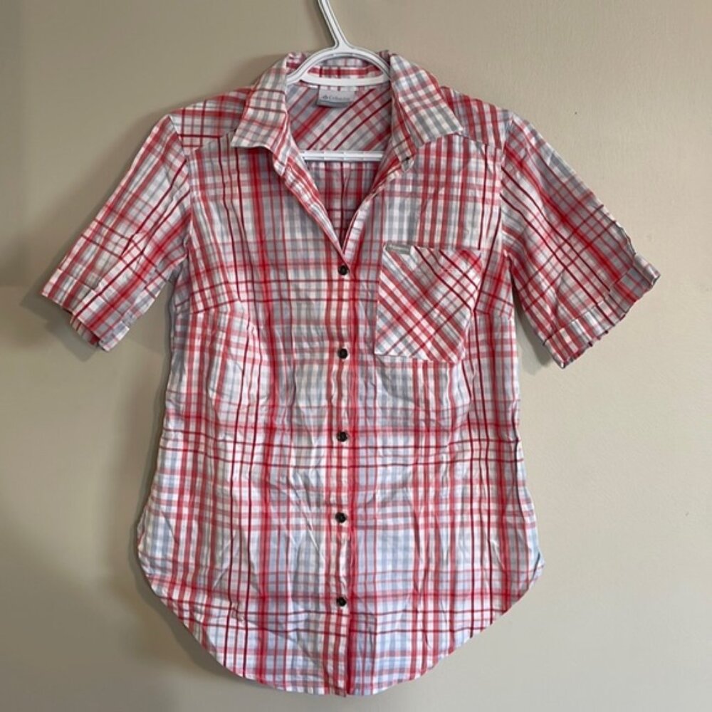 Womens Columbia short sleeve button down top!